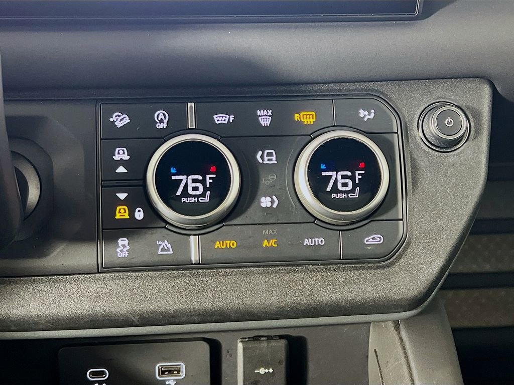 Used 2024 Land Rover Defender 130 X-Dynamic SE image 16