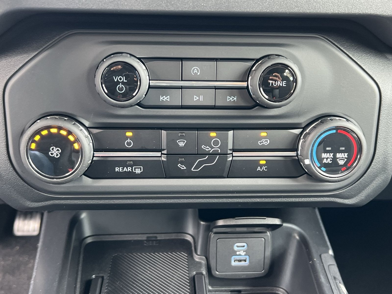 New 2025 Ford Bronco 4-Door AWD/4WD image 28