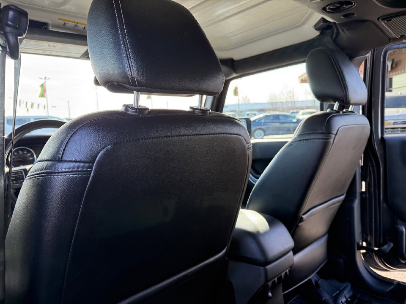 Used 2018 Jeep Wrangler Unlimited Sahara w/ Connectivity Group image 18