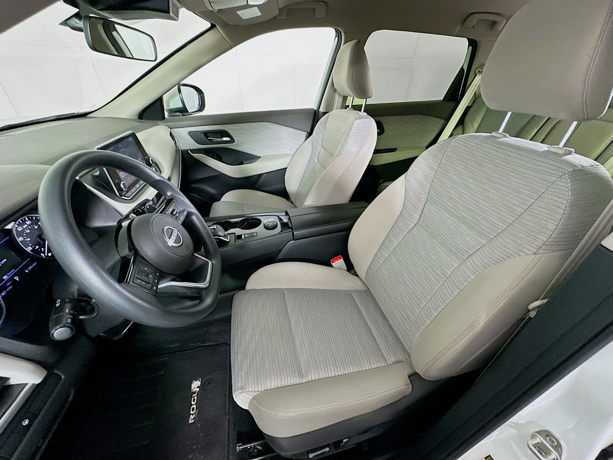 Used 2023 Nissan Rogue SV image 13