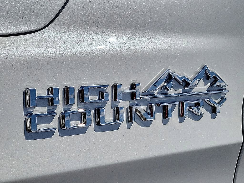 Used 2025 Chevrolet Tahoe High Country AWD/4WD image 9