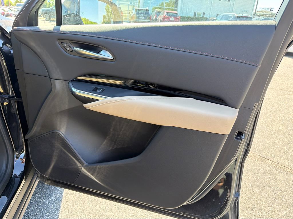 Used 2024 Cadillac XT4 Luxury w/ Cold Weather Package image 14