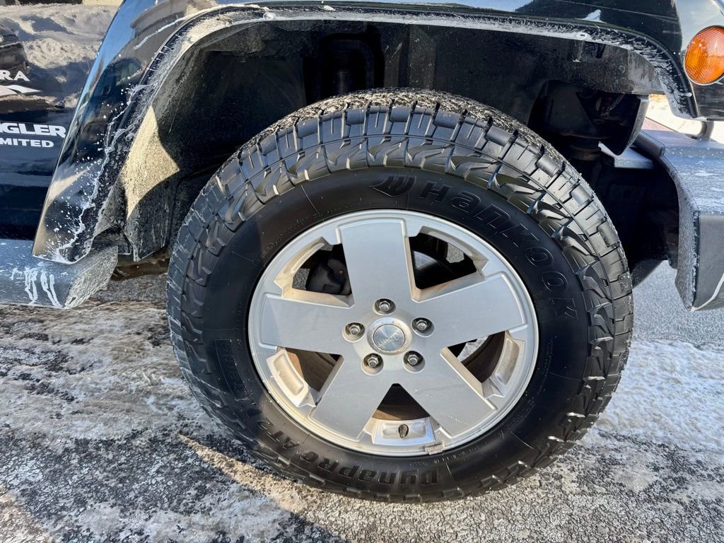Used 2011 Jeep Wrangler Unlimited Sahara image 8