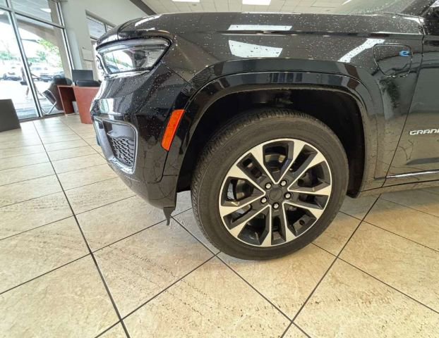 Used 2022 Jeep Grand Cherokee Overland AWD/4WD image 12