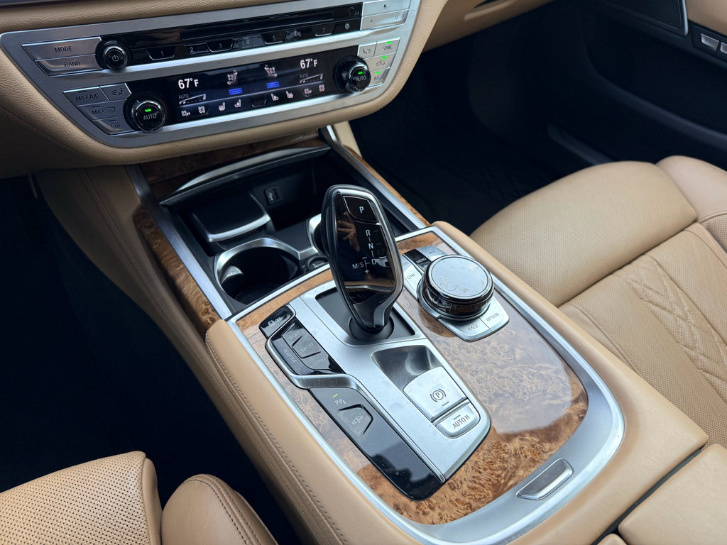 Used 2018 BMW 750i RWD image 19