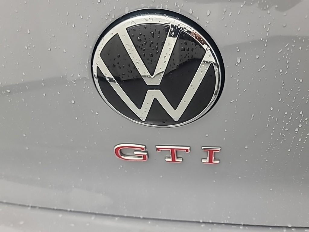 Used 2025 Volkswagen GTI SE FWD image 11