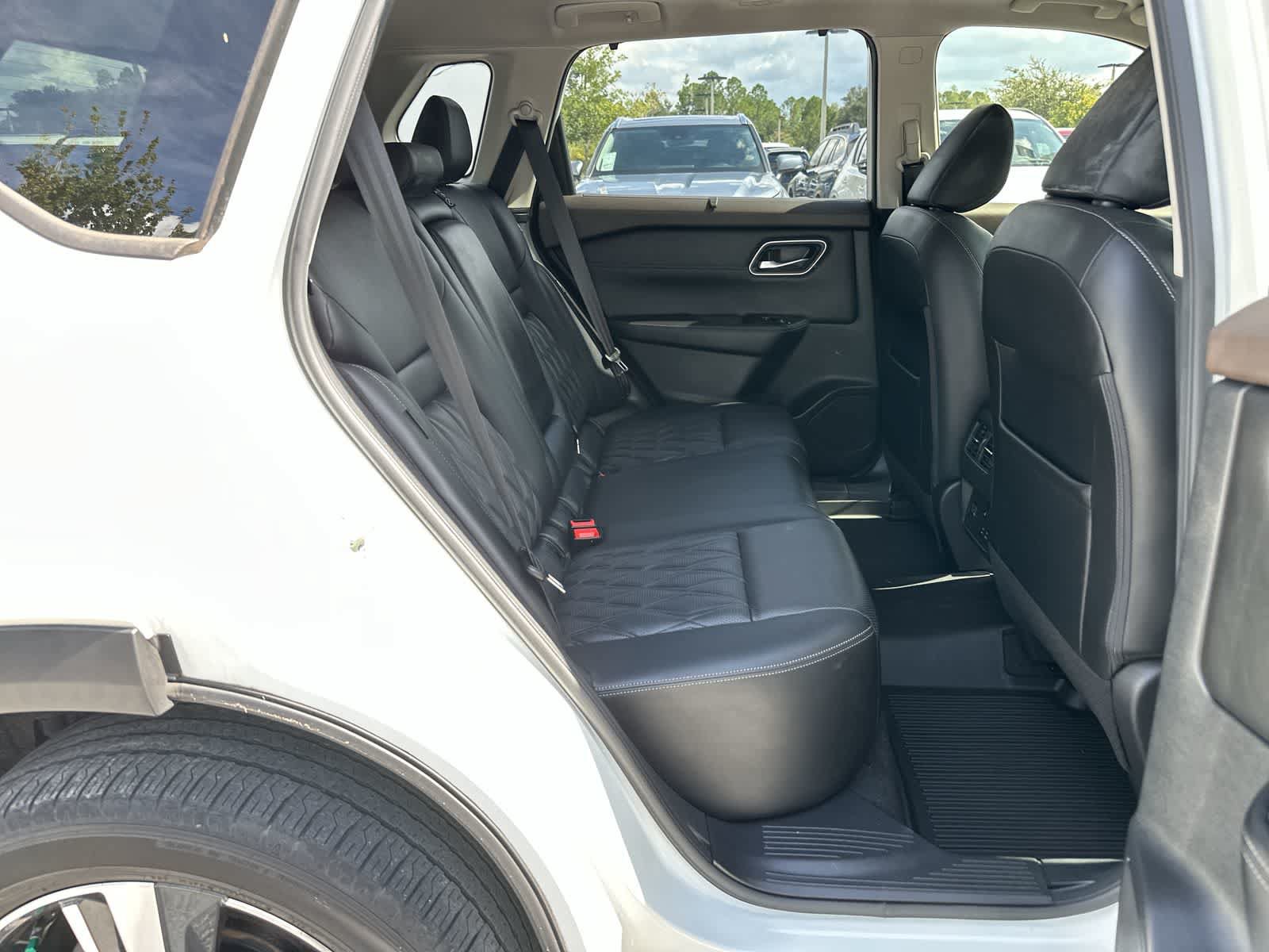 Used 2021 Nissan Rogue Platinum AWD/4WD image 17