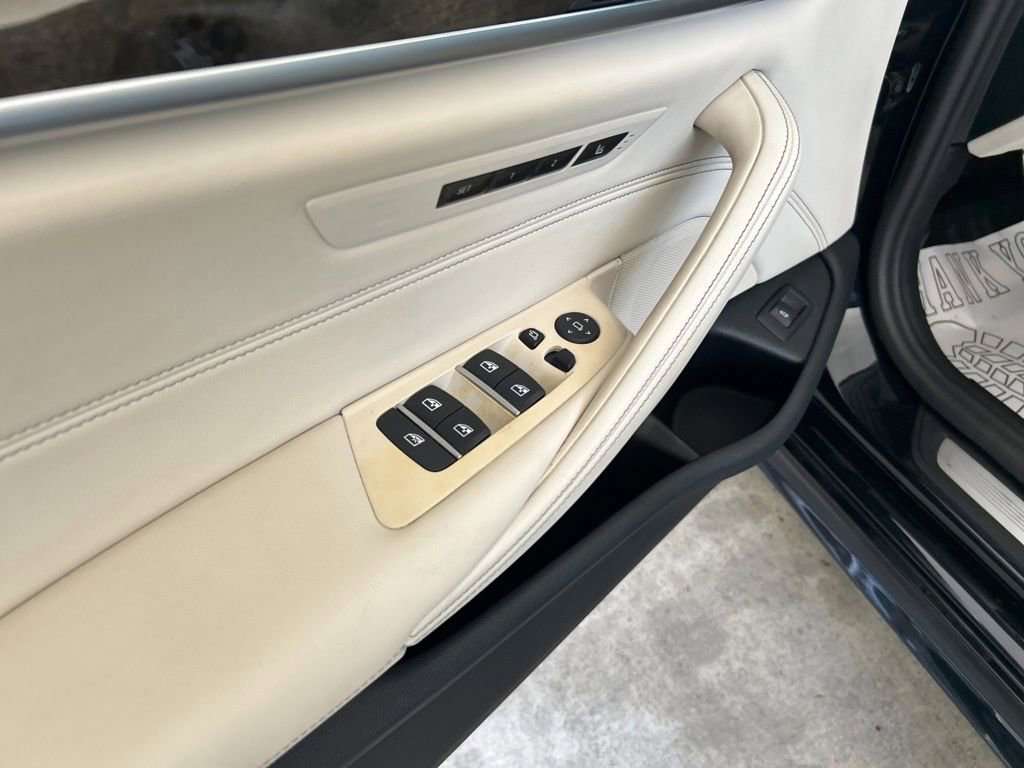 Used 2023 BMW 540i w/ M Sport Package image 35