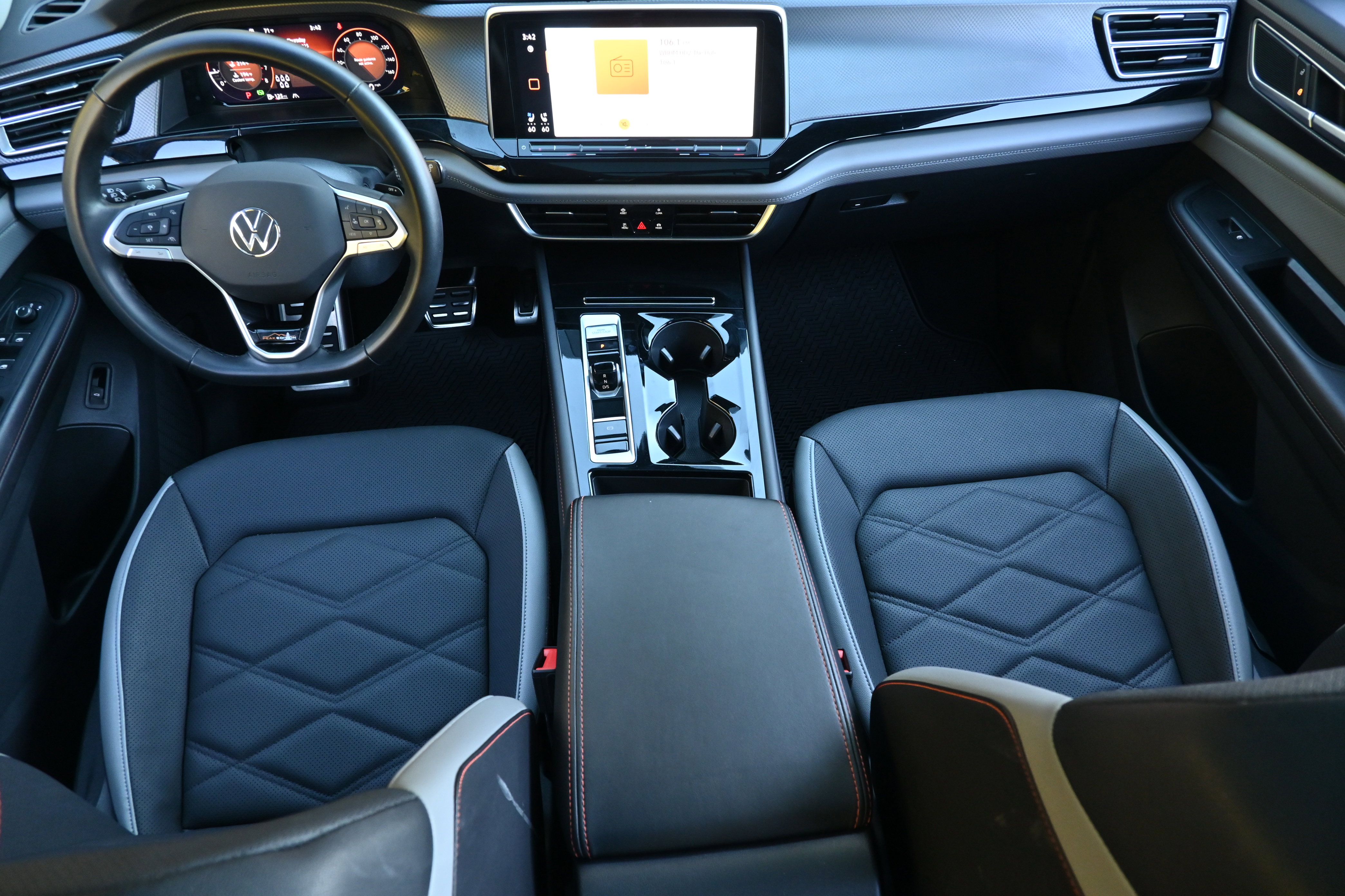 Used 2025 Volkswagen Atlas Peak Edition SE image 24