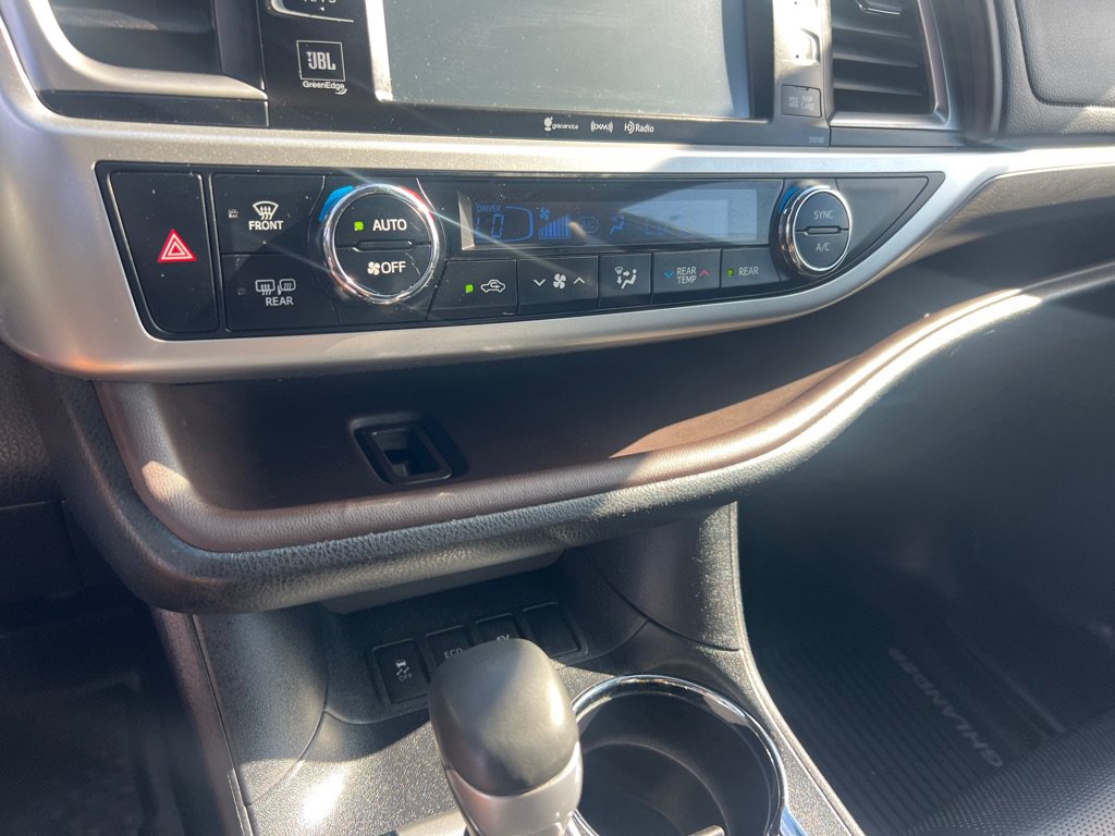 Used 2017 Toyota Highlander Limited AWD/4WD image 39