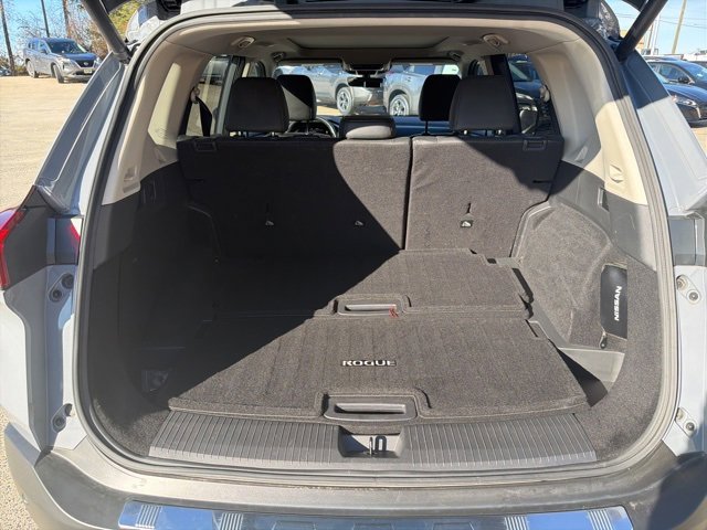 Used 2021 Nissan Rogue Platinum image 12