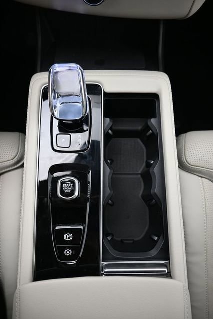 New 2026 Volvo XC90 B6 Ultra w/ Protection Package image 11