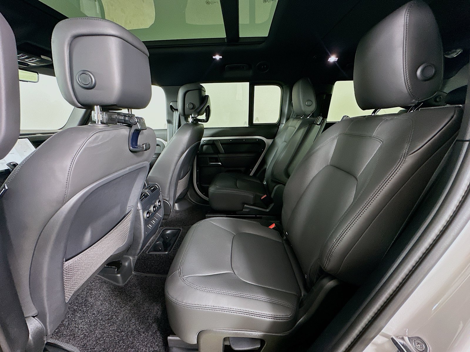 New 2026 Land Rover Defender 130 X-Dynamic SE AWD/4WD image 38