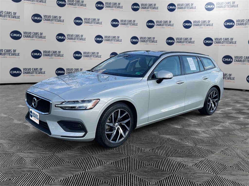 Used 2020 Volvo V60 T5 Momentum image 1