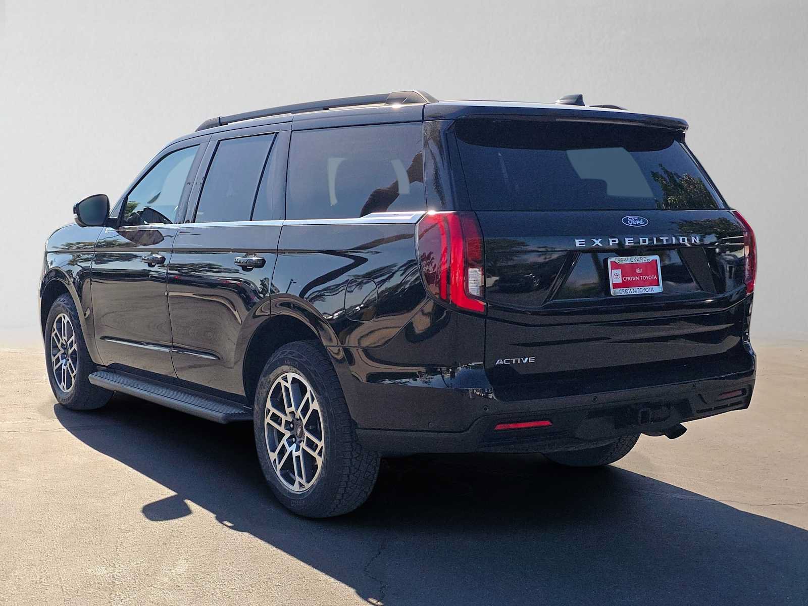 Used 2025 Ford Expedition Active AWD/4WD image 5