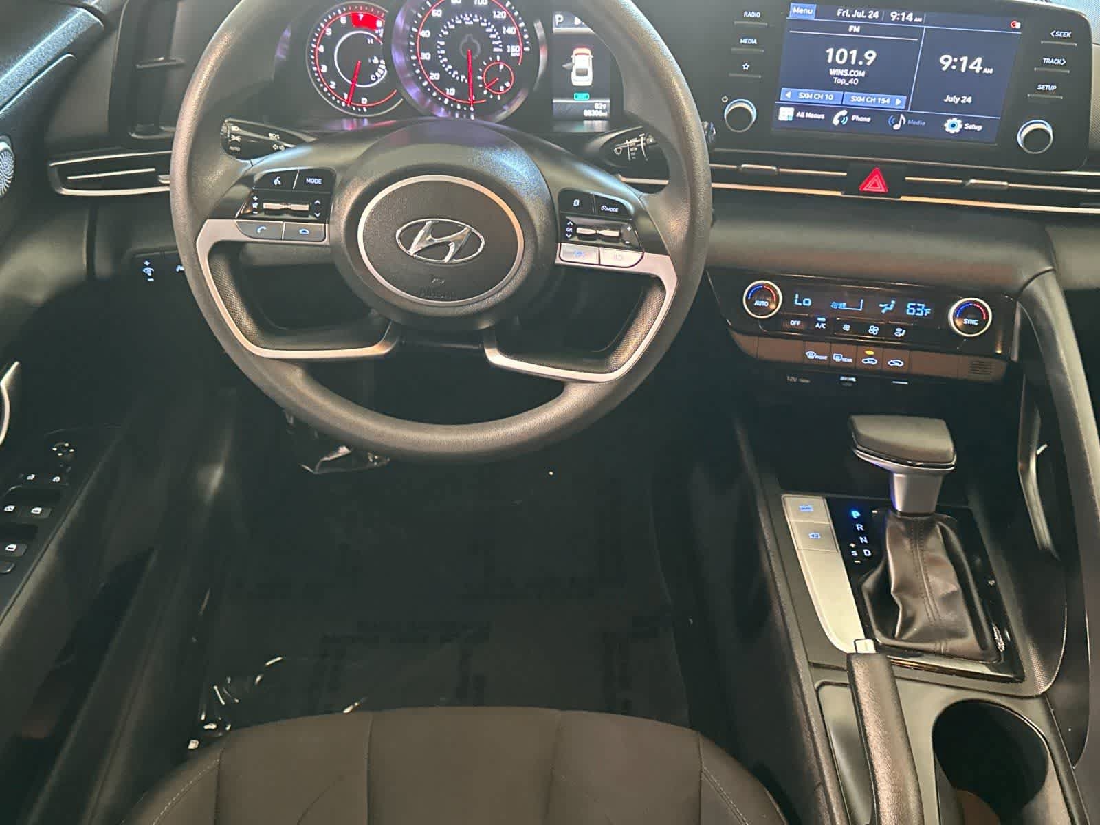 Used 2022 Hyundai Elantra SEL FWD image 15