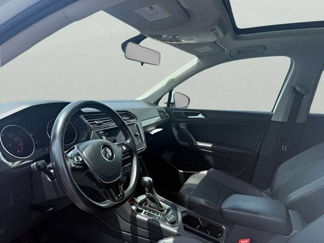 Used 2018 Volkswagen Tiguan SEL AWD/4WD image 15