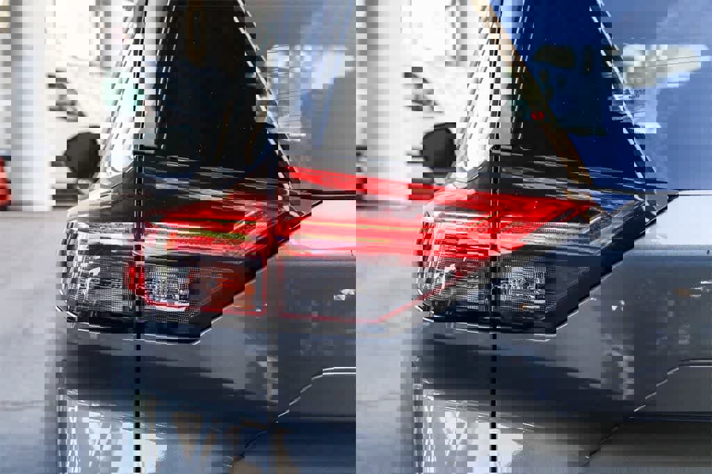 Used 2024 Nissan Rogue SV image 9