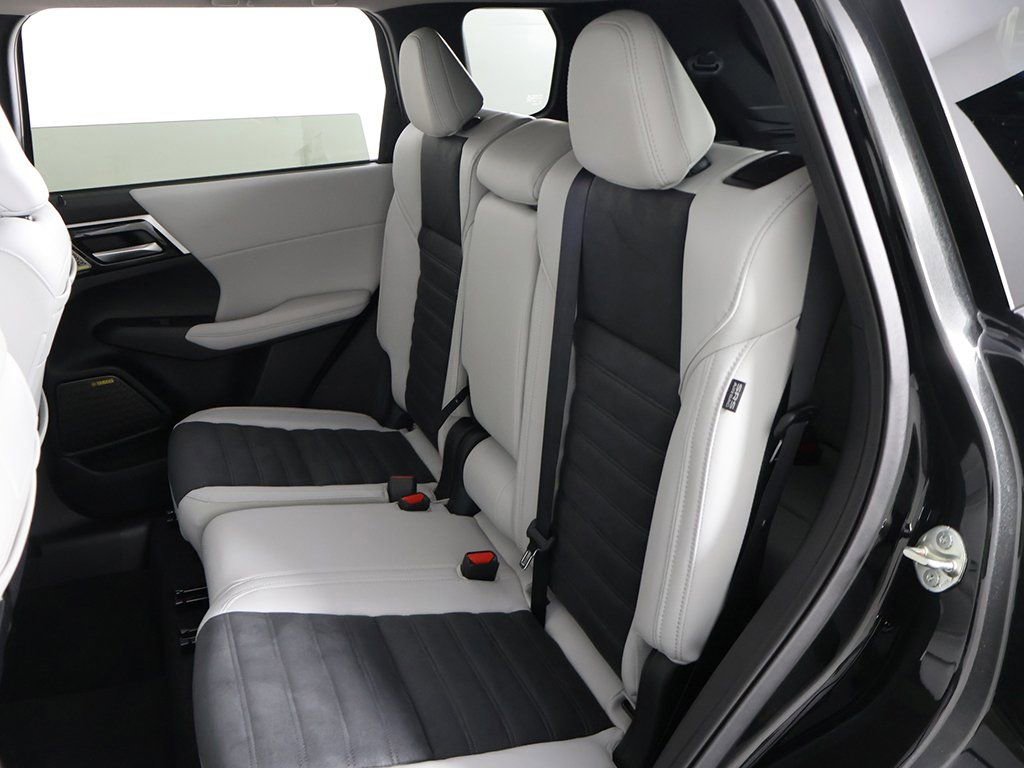 New 2025 Mitsubishi Outlander SE image 35