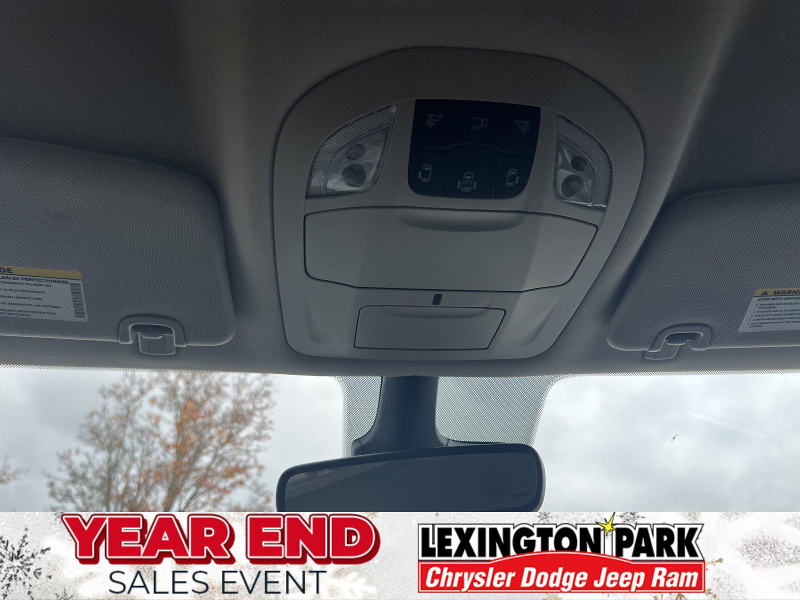 Used 2024 Chrysler Pacifica Select w/ Uconnect Theater Family Group image 36