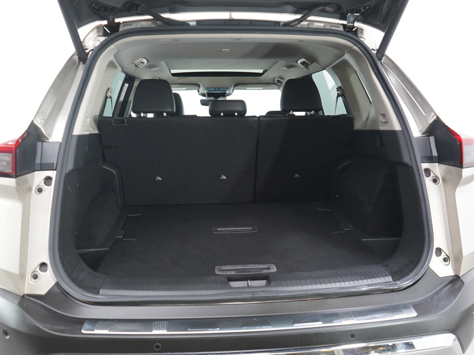 Used 2022 Nissan Rogue Platinum w/ Head-Up Display Package image 16