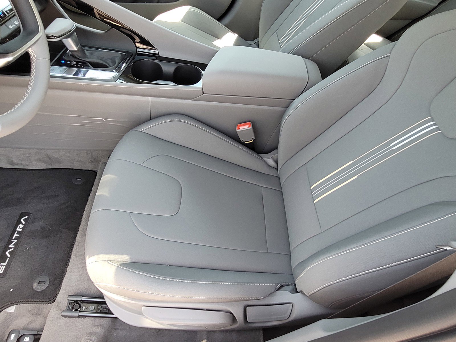 New 2025 Hyundai Elantra SEL image 15