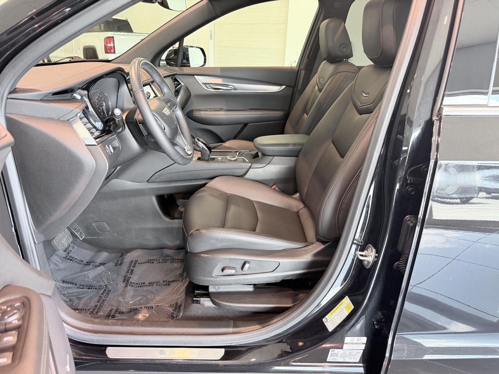 Certified 2024 Cadillac XT6 Luxury w/ LPO, Floor Liner Package AWD/4WD image 38