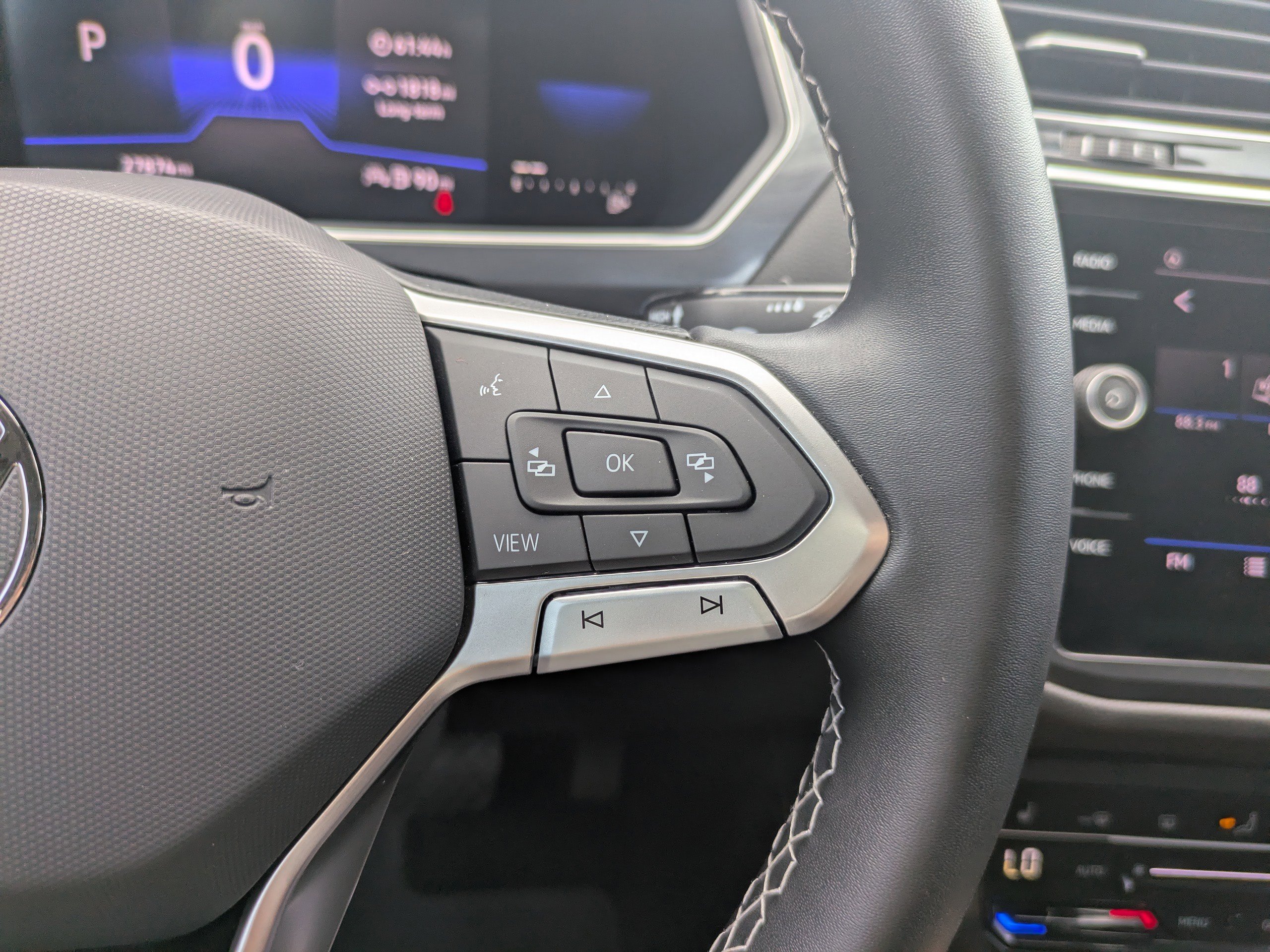 Certified 2023 Volkswagen Tiguan SE FWD image 27