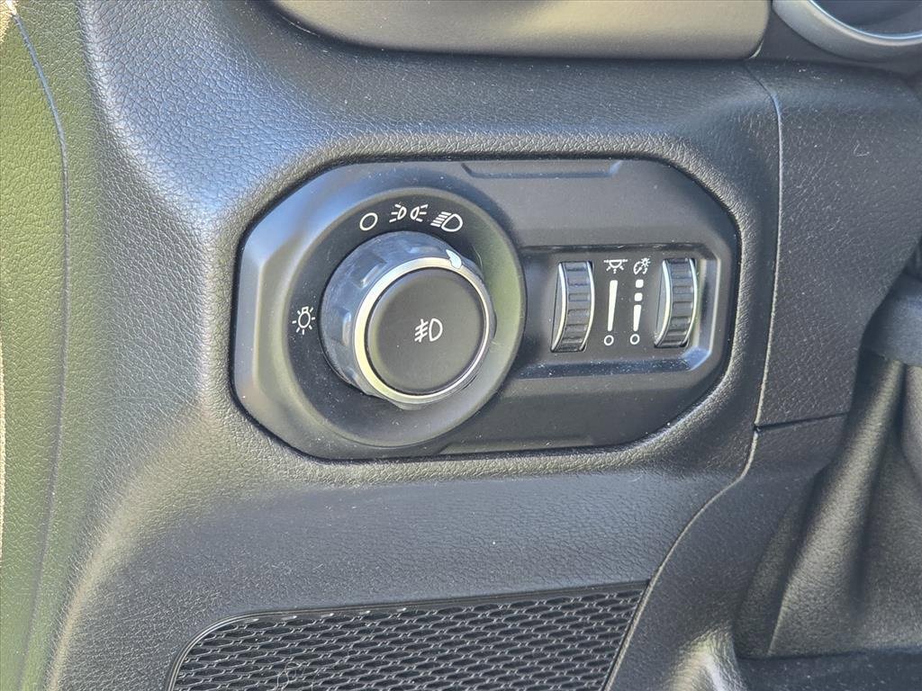 Used 2018 Jeep Wrangler Sport image 7