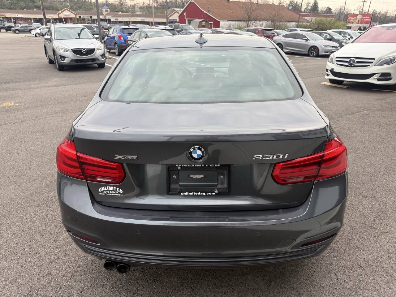 Used 2017 BMW 330i xDrive Sedan AWD/4WD image 9