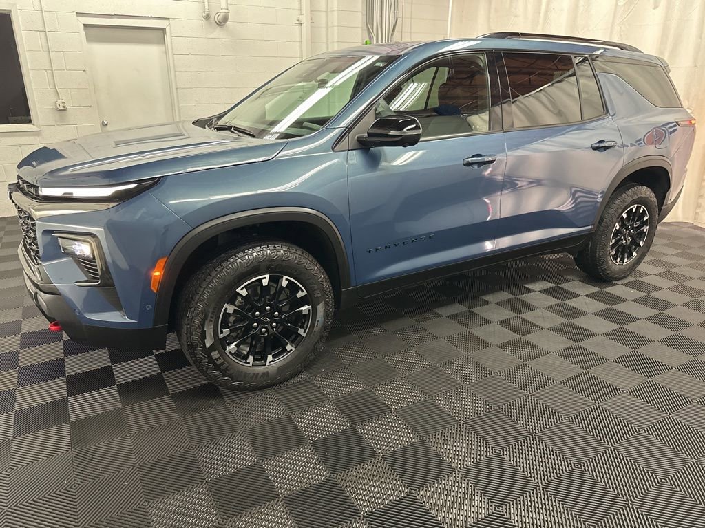 Used 2025 Chevrolet Traverse Z71 w/ Enhanced Driving Package image 5