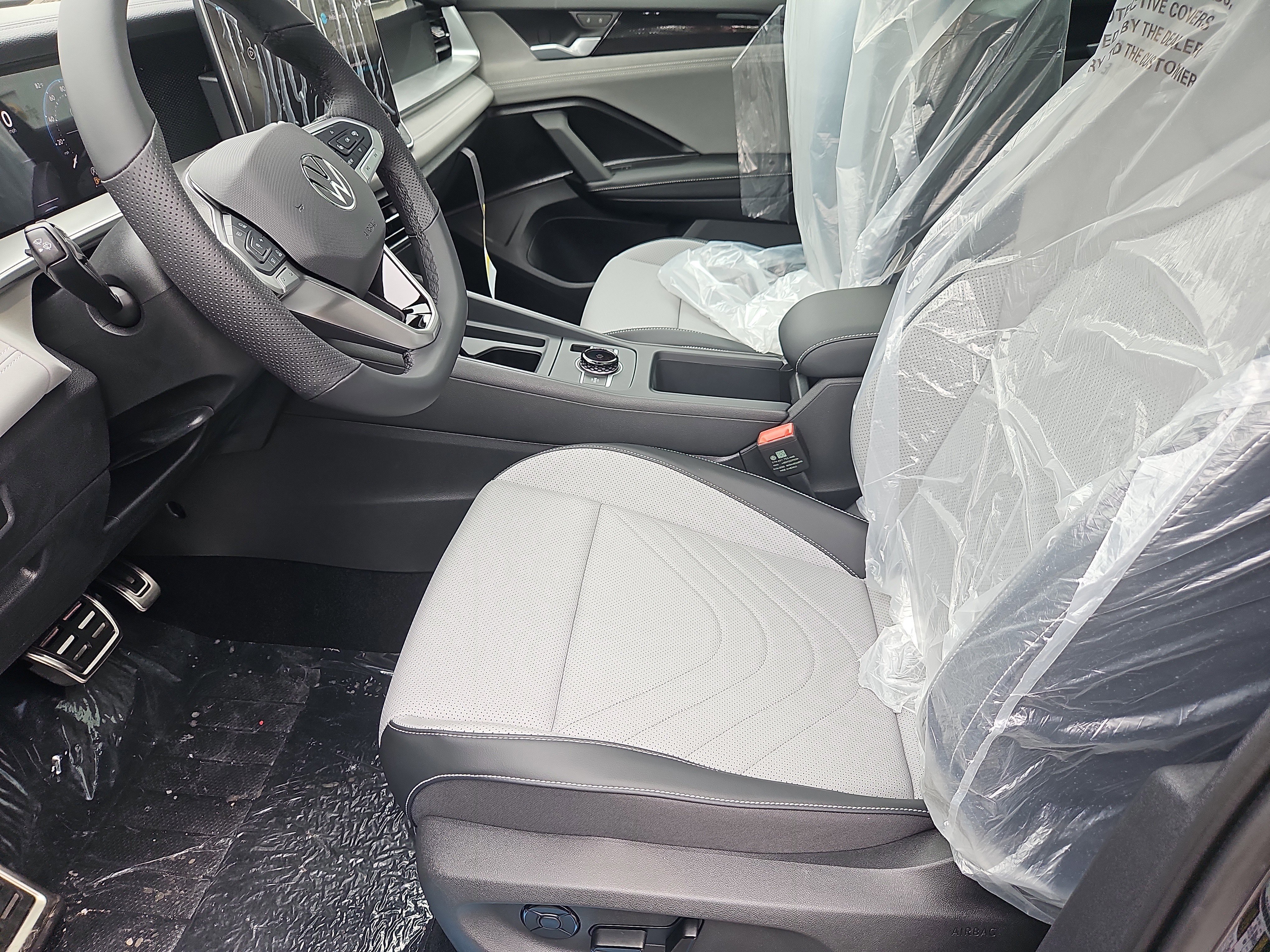New 2025 Volkswagen Tiguan SE R-Line image 17