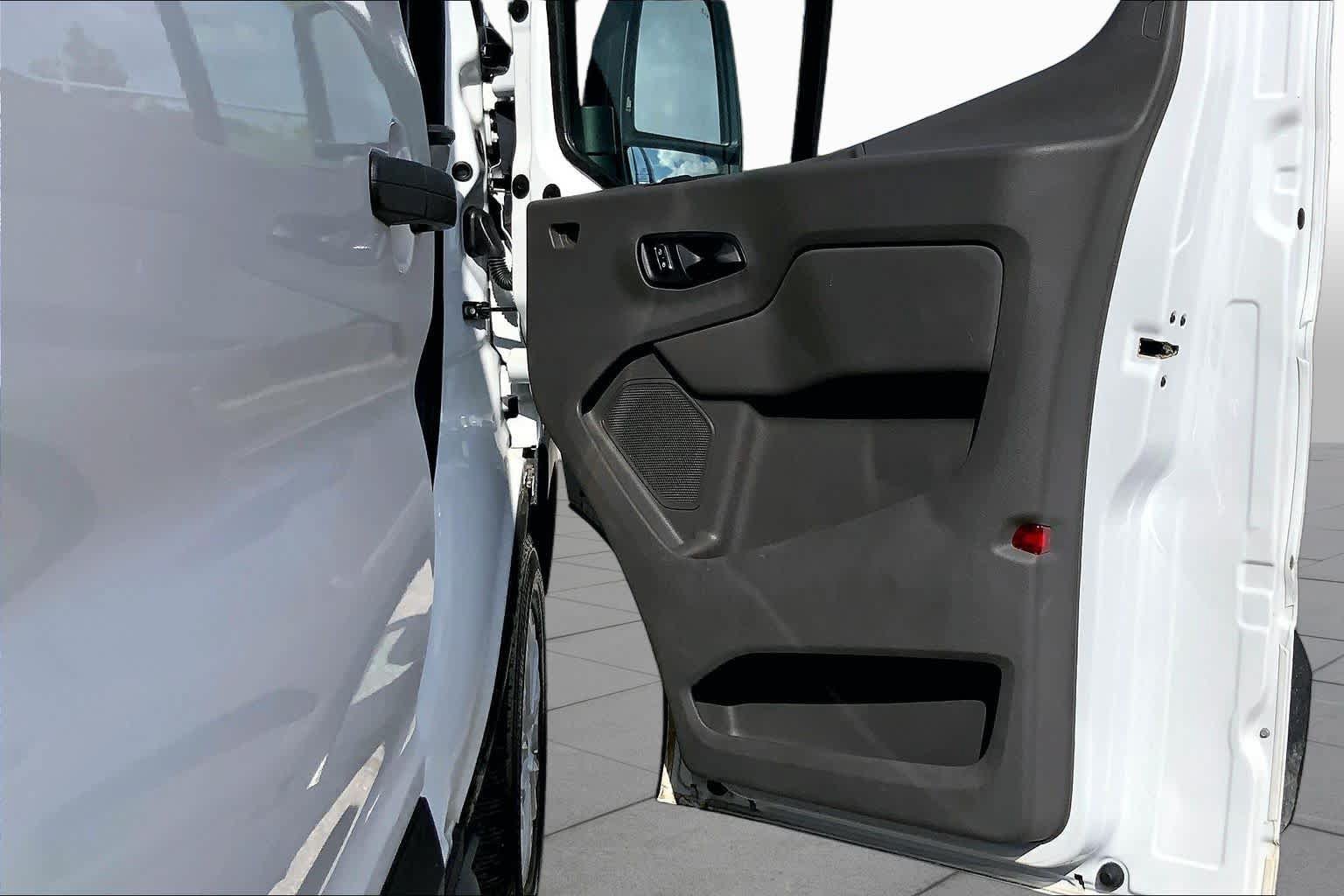 Used 2025 Ford Transit 350 XLT RWD image 22