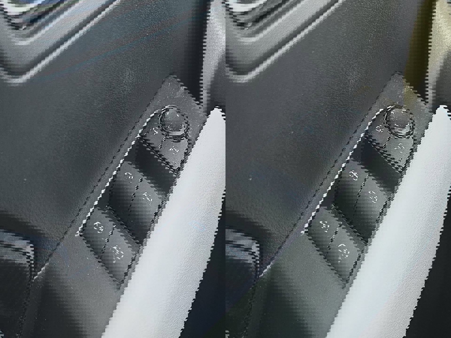 Used 2024 GMC Canyon AT4X image 13