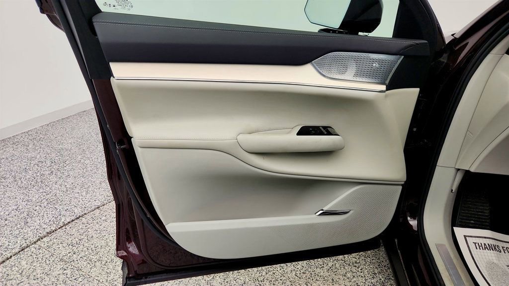 Used 2025 Volvo EX90 Ultra AWD/4WD image 11