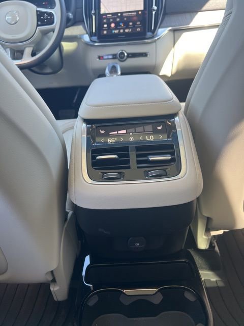 New 2026 Volvo XC90 B6 Ultra w/ Protection Package image 25