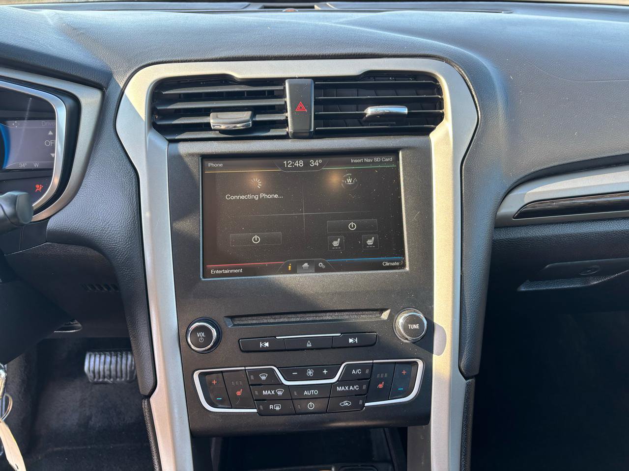 Used 2016 Ford Fusion SE w/ Equipment Group 202A image 18