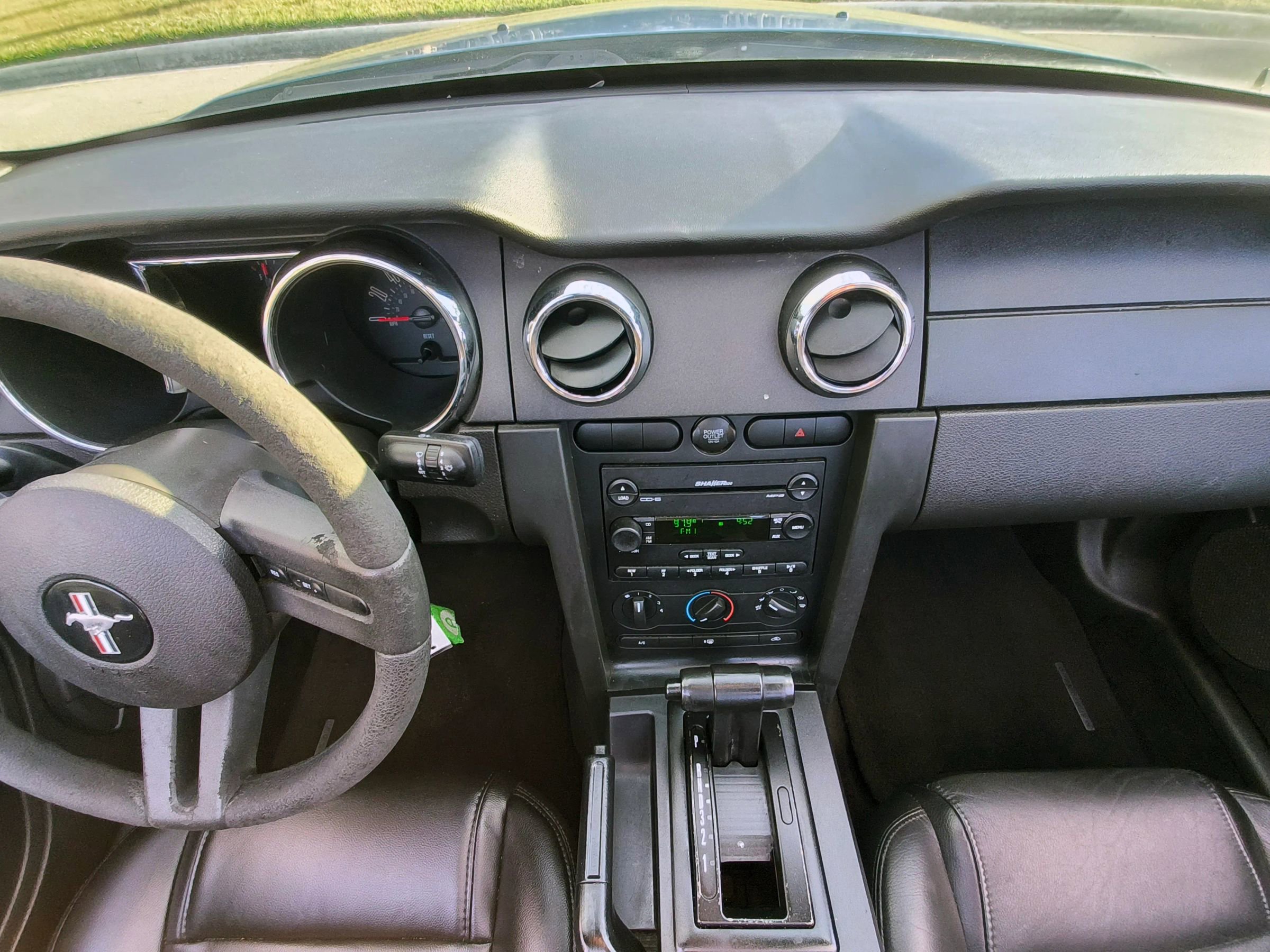 Used 2007 Ford Mustang Deluxe Convertible image 6