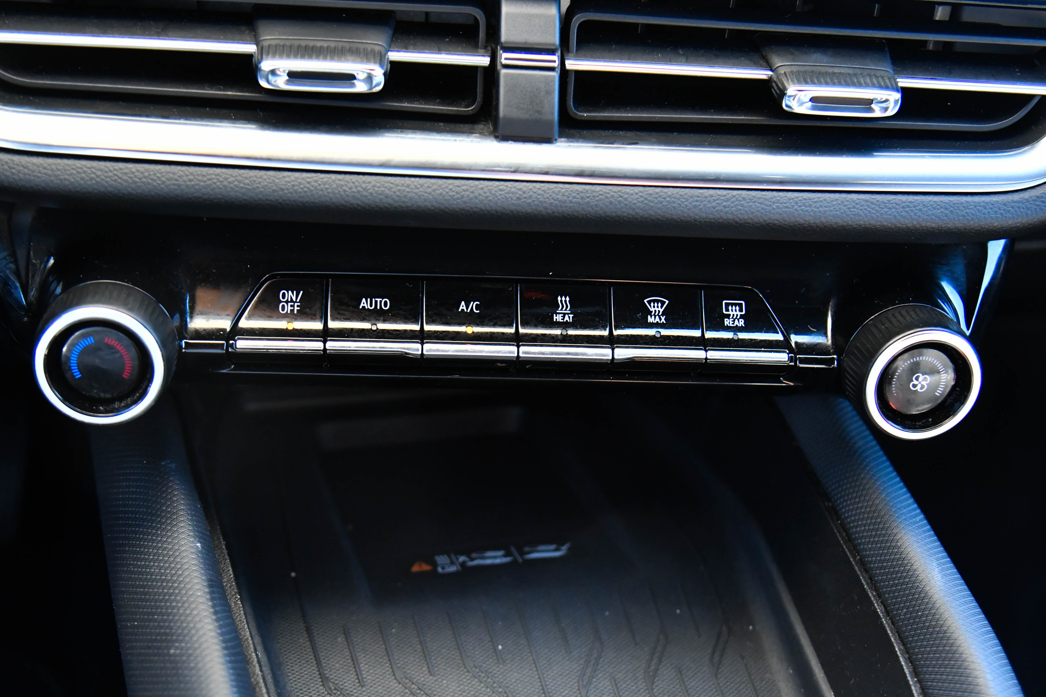 Used 2025 Chevrolet Equinox EV LT w/ Convenience Package FWD image 33