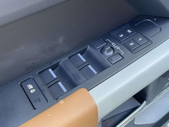Used 2023 Land Rover Defender 130 X-Dynamic SE image 17