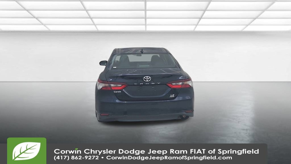 Used 2021 Toyota Camry LE image 12