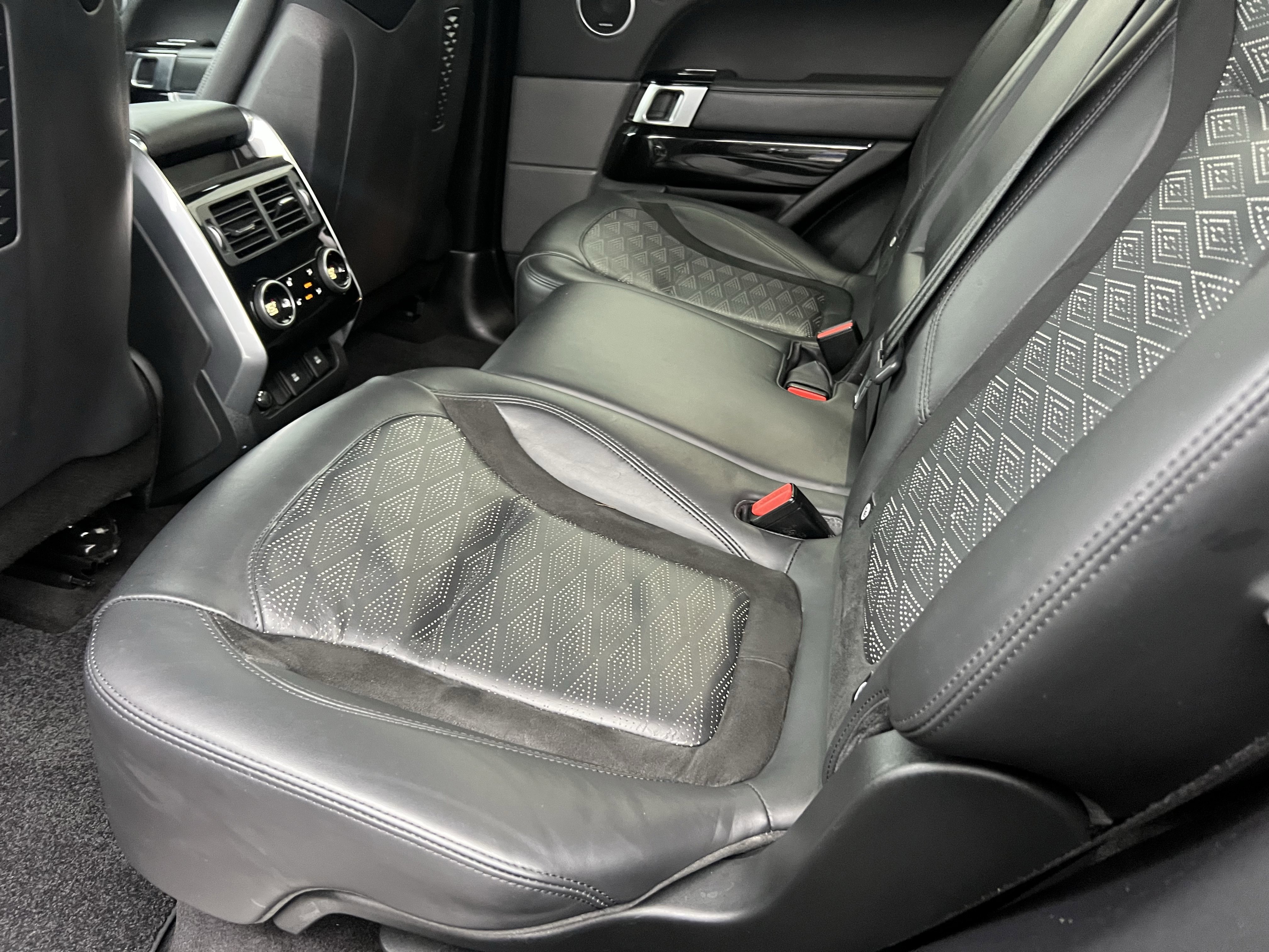 Used 2020 Land Rover Range Rover Sport SVR image 34