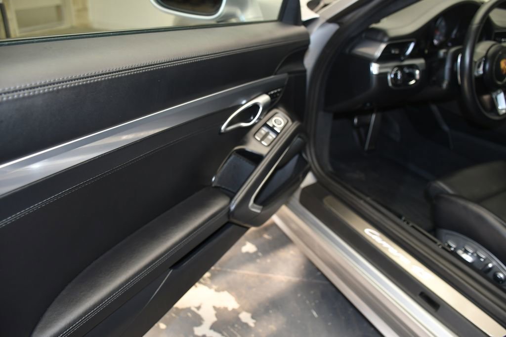 Certified 2019 Porsche 911 Carrera 4S image 4