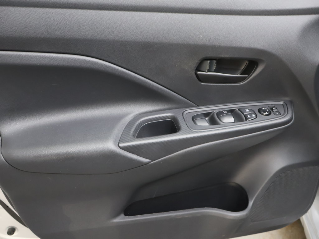 Used 2025 Nissan Versa S FWD image 14