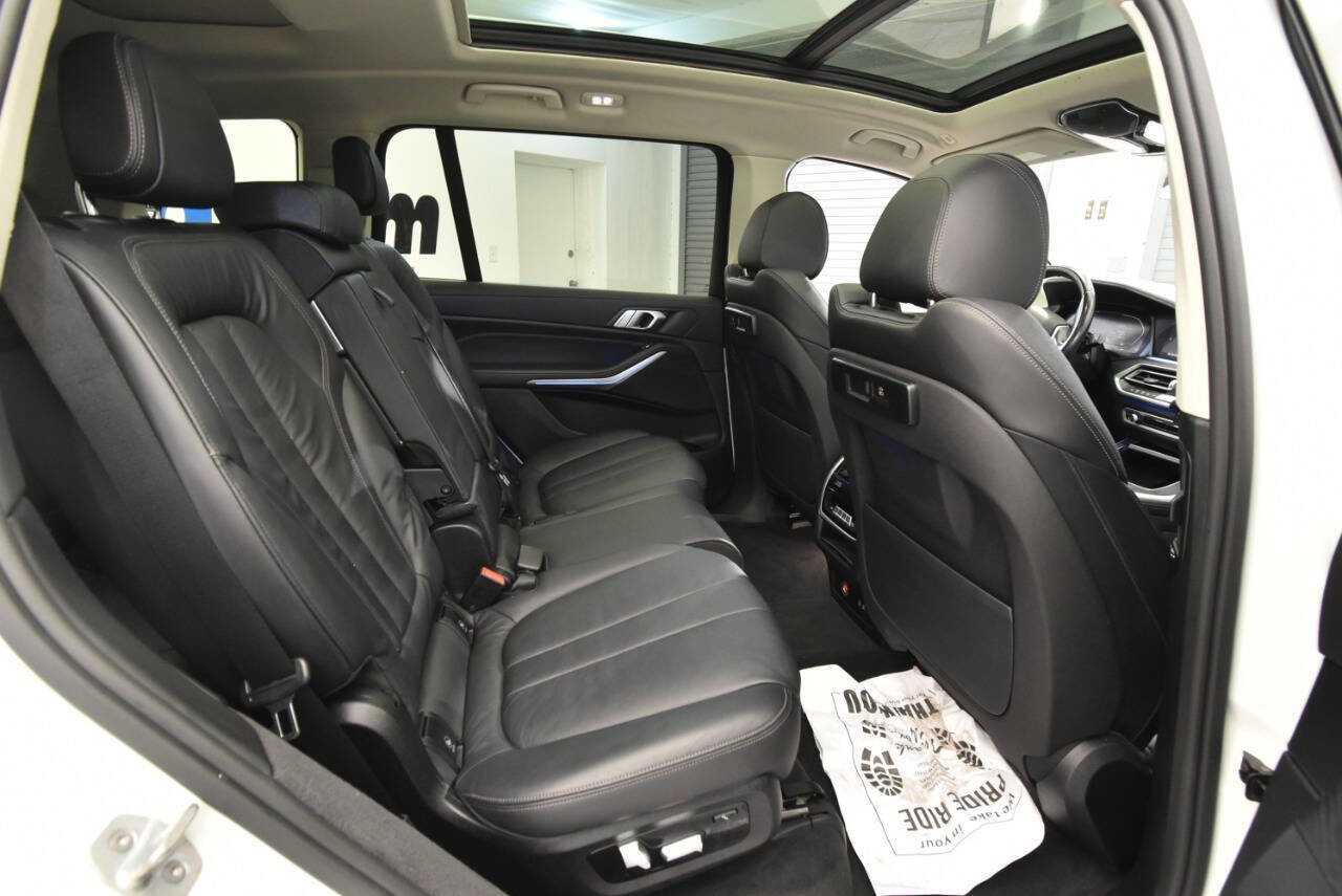 Used 2019 BMW X7 xDrive40i w/ Parking Assistance Package image 17
