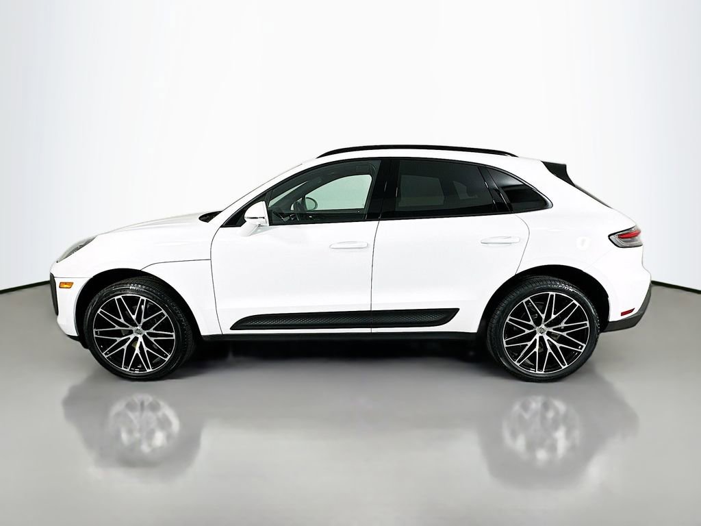 Used 2025 Porsche Macan image 2