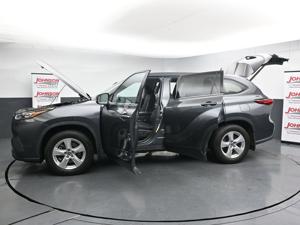 Used 2020 Toyota Highlander LE AWD/4WD image 45