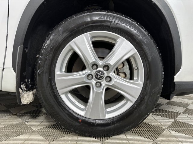 Certified 2023 Toyota Highlander LE image 9