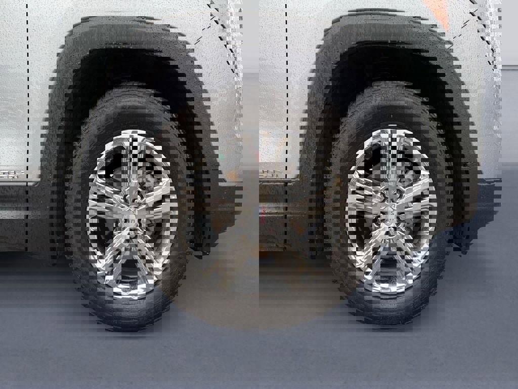 Used 2023 GMC Terrain SLE image 9