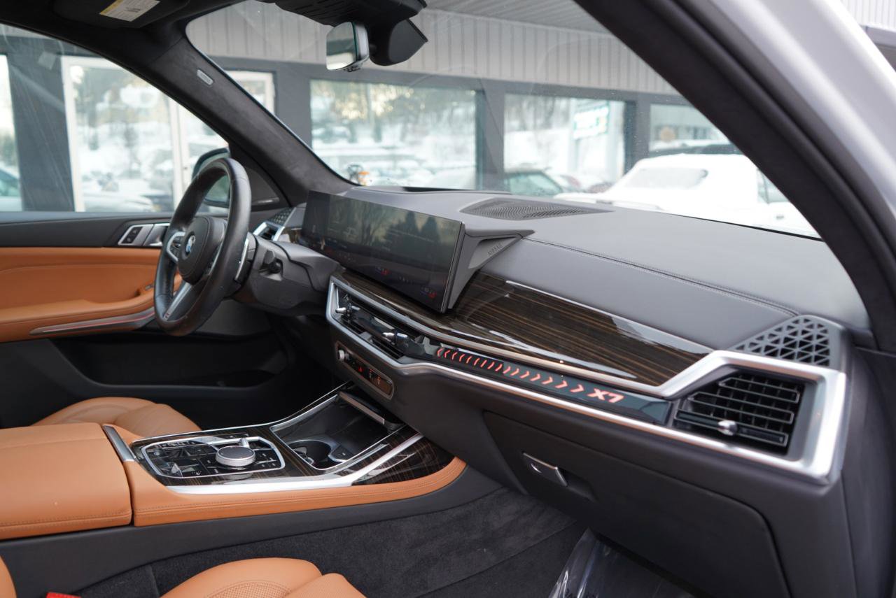 Used 2025 BMW X7 xDrive40i w/ M Sport Package image 82